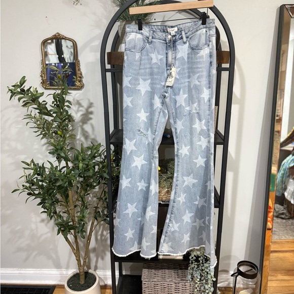 easel | Jeans | Easel Denim With Star Design Bell Bottoms Size Large ...
